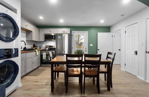 Lenexa Casa | Sleeps 10 KING BEDS Updated+Convenient Location