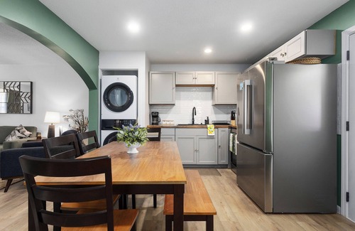 Lenexa Casa | Sleeps 10 KING BEDS Updated+Convenient Location