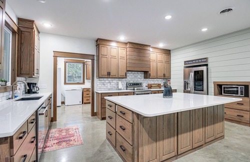 Lawrence County Casa | Great for Groups: Creekside Cabin in Loretto