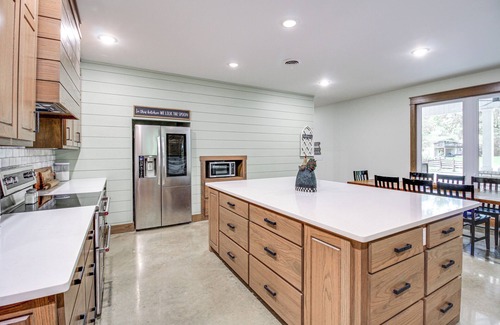 Lawrence County Casa | Great for Groups: Creekside Cabin in Loretto