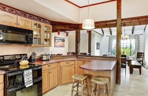 West Alameda Casa | ¡Casa espaciosa, excelentes vistas, a minutos de Plaza, jacuzzi, hoguera y ping pong!