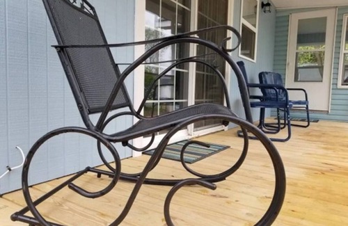 Lakeview Cabaña | Great Front Porch with 3 Bedrooms and King Bed