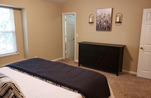 Davis Lake - Eastfield Casa | Great Getaway Charlotte