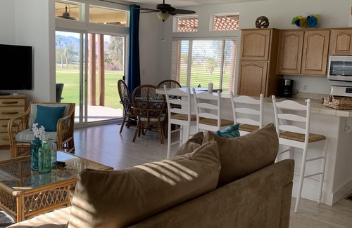 Needles Casa | Gran vista al campo de golf