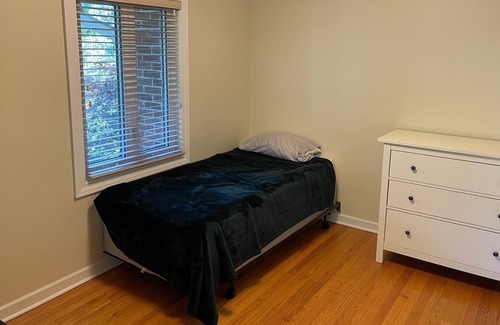 Evanston Casa | Great Hideaway in plain sight