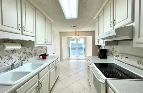 Northeast Pensacola Casa | Great home is just few miles to Pensacola Beach!!