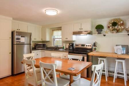 North Eastham Casa | Great Home with Game Space Close to Baech