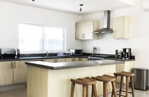 Libertad Casa | Great house, ocean view & walking distance to town