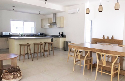 Libertad Casa | Great house, ocean view & walking distance to town
