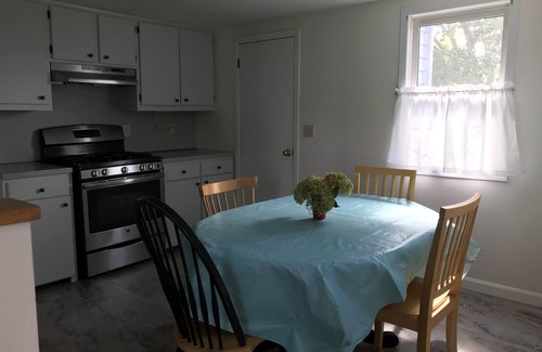 Snug Harbor Casa | Gran Island! 4 BR / 2BA w / AC a pie a BI ferry / playa
