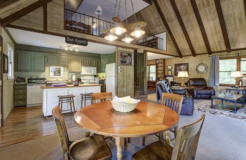 Butler Cabina | Great lake views, super fast WiFi, Lake/Dock access