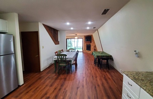 Farmersville Casa | Gran retiro frente al lago