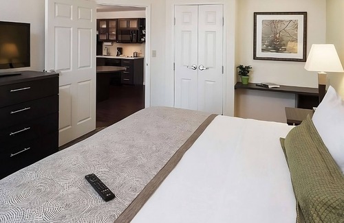Wichita Hotel | Great Location! 4 Relaxing Units, Kitchen, Free Parking, Pets Allowed!