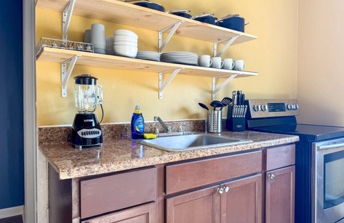 Mount Oliver Apartamento | Great Location, 8 Beds (Sleeps 10) w/ Parking