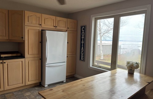 Callander Cabaña | Great location and cozy cottage. Ice fishing. Walk in water entrance. Weed free