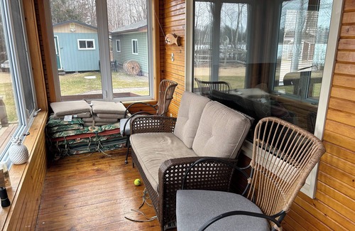 Callander Cabaña | Great location and cozy cottage. Ice fishing. Walk in water entrance. Weed free