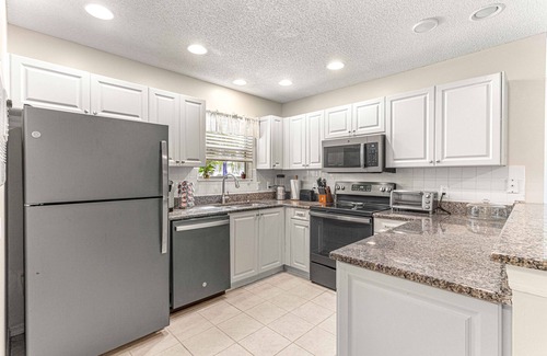 Alhambra Cabaña | Great location between Sumter Landing/Spanish Springs. Golf cart included