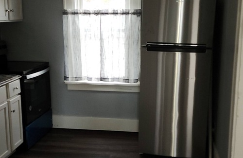 Omaha Apartamento | Great location Close to downtown, interstate, zoo, UNO, UNMC, Shopping and more.