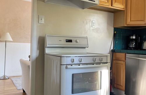 Alki Casa | Great location close to all of the restaurants on Alki Beach.