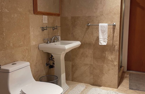 Alki Casa | Great location close to all of the restaurants on Alki Beach.