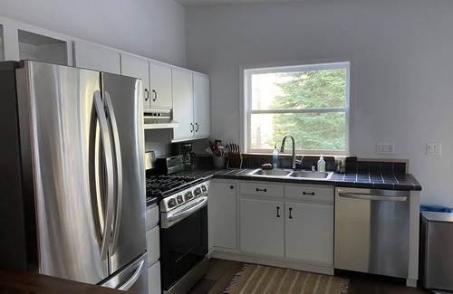 Truckee Cabina | Great location & features!