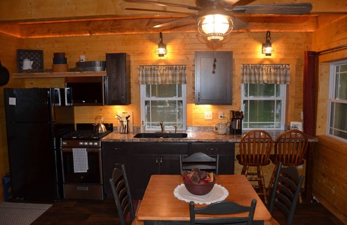 Meadville Casa | Great location for your autumn getaway!!