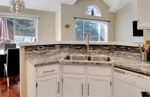 Aurora Casa | Great location for your Aurora visit