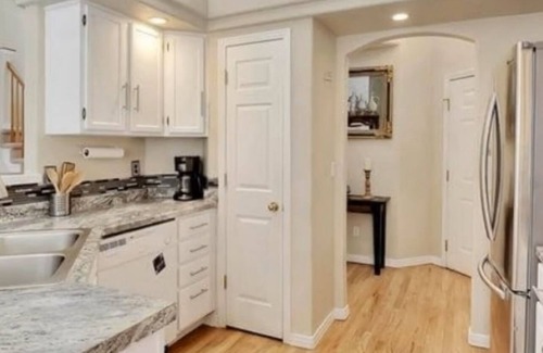 Aurora Casa | Great location for your Aurora visit
