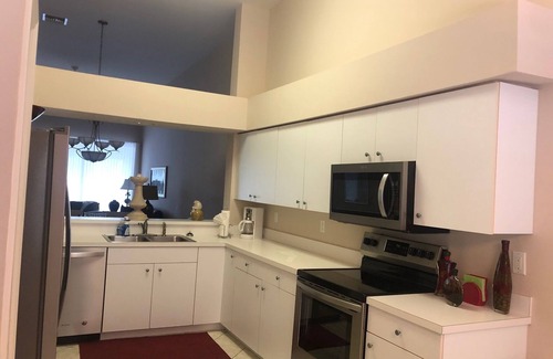 North Naples Condominio | Excelente ubicación y club de campo a pocos kilómetros de la playa de Vanderbilt