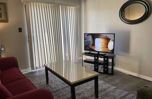 Glendale Condominio | Gran ubicación! Minutos de campo, Spring Training & Football!