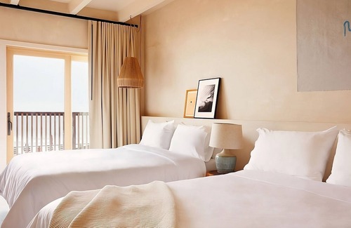 Montauk Hotel | Great Location near South Edison Beach! 2 Comfortable Units, Free Parking!