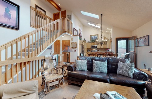 Aspen Brook Chalet De Esquí | Excelente ubicación cerca del parque nacional y la ciudad con terraza y vista a la montaña.