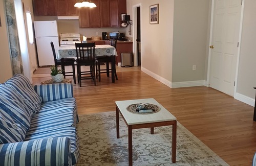 Shelter Cove Apartamento | Great location on a 9 hole, golf course, short walk to the ocean.