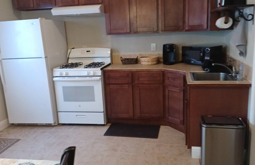 Shelter Cove Apartamento | Great location on a 9 hole, golf course, short walk to the ocean.