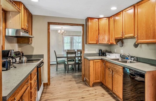 Meredith Casa | Great location, spacious home and yard w/ Private beach access