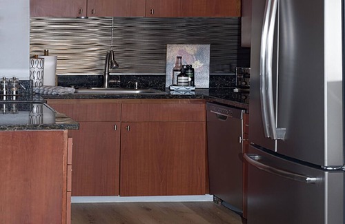 Kalihi - Palama Condominio | Great Location to the hospitals: 2 bed 1 bath Fully furnished.