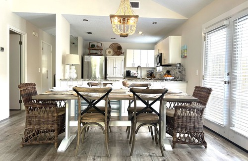 Demere Park Casa | Great Location-Close to Everything. Adorable 3 BD/3 Bath Cottage with Pool!