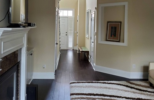 Johns Creek Casa | Gran espacio de lujo en la solicitada comunidad de casas adosadas Johns Creek
