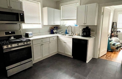 University City Condominio | Great Mid-Term Rental: Charming 2 bd/1 office University City Duplex