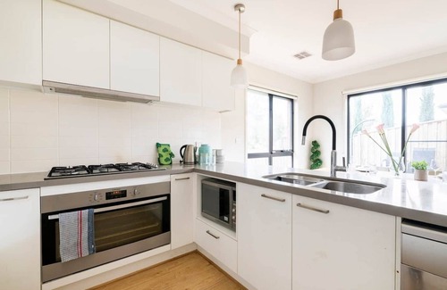 Point Cook Casa | great ocean start from point cook family house for 8