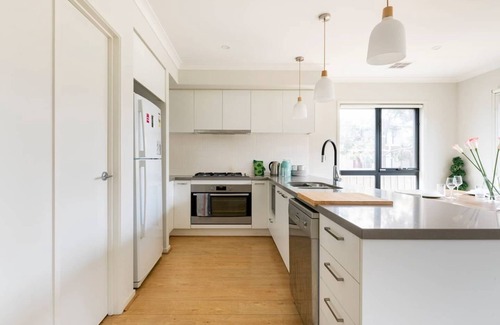 Point Cook Casa | great ocean start from point cook family house for 8