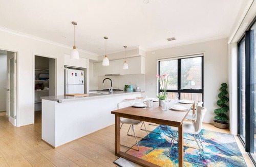 Point Cook Casa | great ocean start from point cook family house for 8