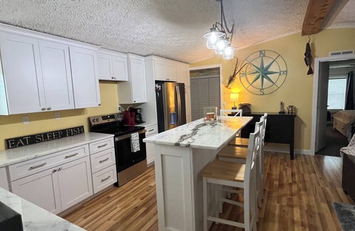 Charlotte Park Casa | New Listing / Great Vacation Retreat 3/2 Casa en la piscina en el Canal con Ponton Boat Lift