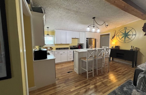 Charlotte Park Casa | New Listing / Great Vacation Retreat 3/2 Casa en la piscina en el Canal con Ponton Boat Lift