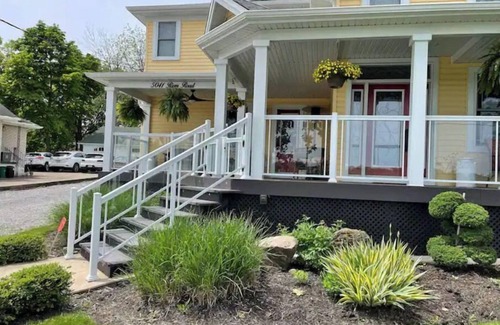 Niagara Falls Casa | Great Place, Lots of Room & Close to the Falls!