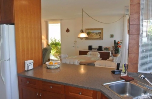 Palm Desert Condominio | Impresionantes vistas de la montaña y la piscina completamente amuebladas, a 3 cuadras de El Paseo