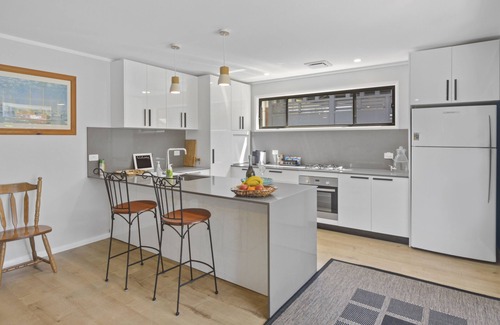Currarong Apartamento | Beautiful, spacious luxury ground floor apartment.