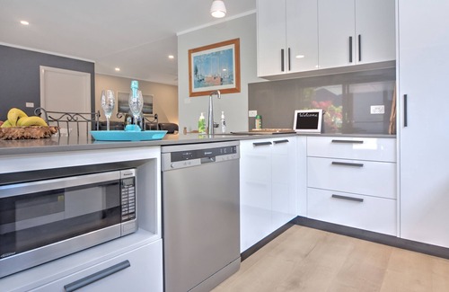 Currarong Apartamento | Beautiful, spacious luxury ground floor apartment.