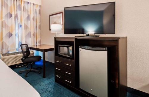 Blaine Casa | Great Relaxing Overnight Stay! Free Parking, Onsite Restaurant and Bar, Pool