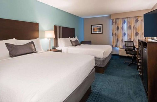 Blaine Casa | Great Relaxing Overnight Stay! Free Parking, Onsite Restaurant and Bar, Pool